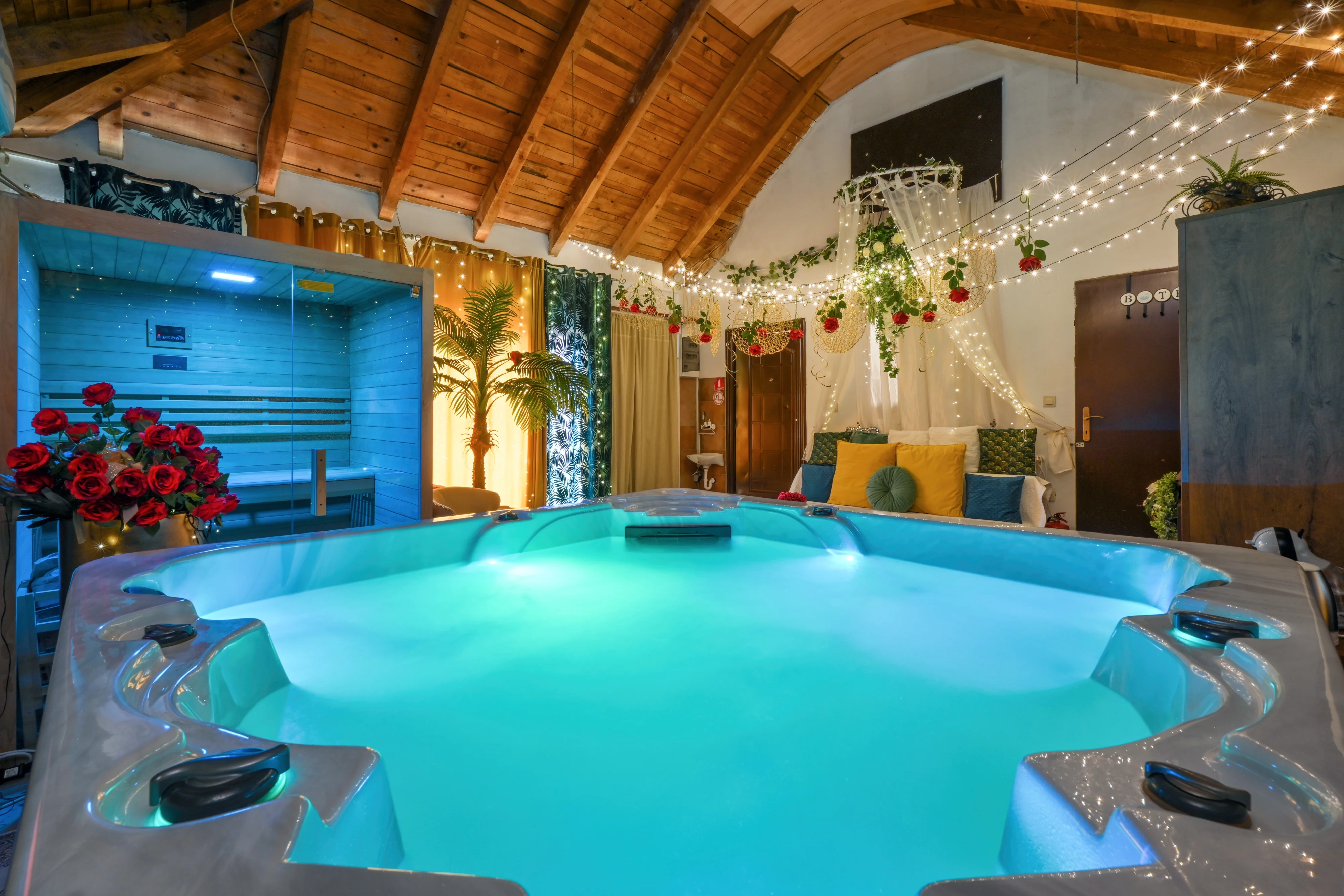 Holiday Villa Rita wellness interijer s jacuzzijem i saunom